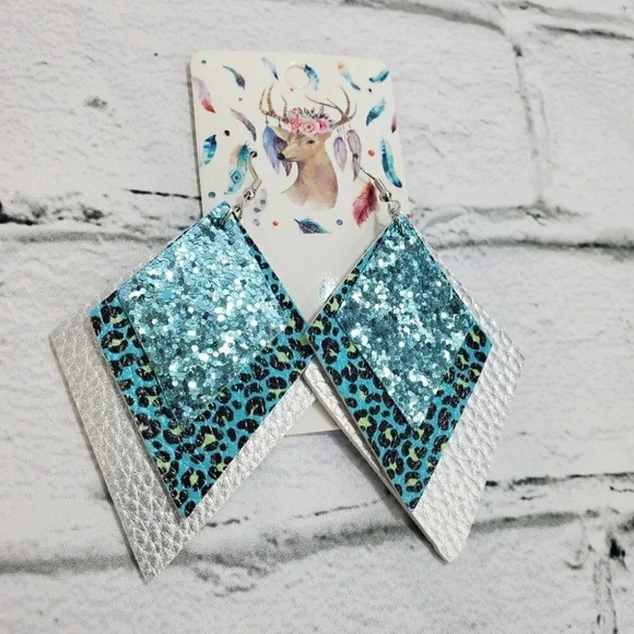 3 Layer Sparkle Animal Metallic Faux Leather Dangle Lightweight Earring 3bl15 - Picture 2 of 3